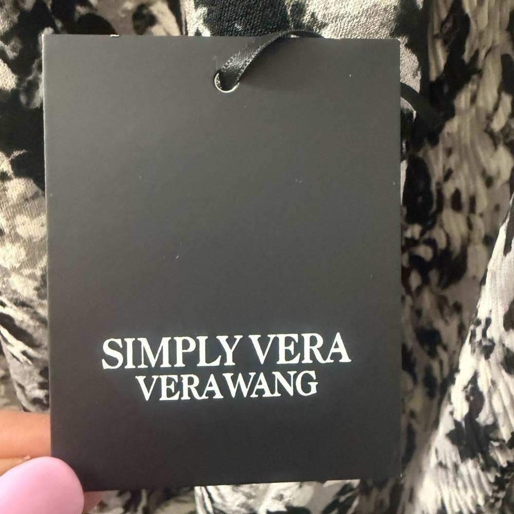 Simply Vera Vera Wang Black, White & Gray Floral Blouse Size XXL Women’s Top - Picture 3 of 15